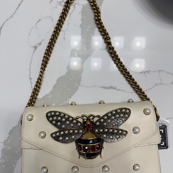 Gucci Queen Bee Shoulder Bag with Gold Chain and Bee Embellishment with COA - Picture 2 of 10